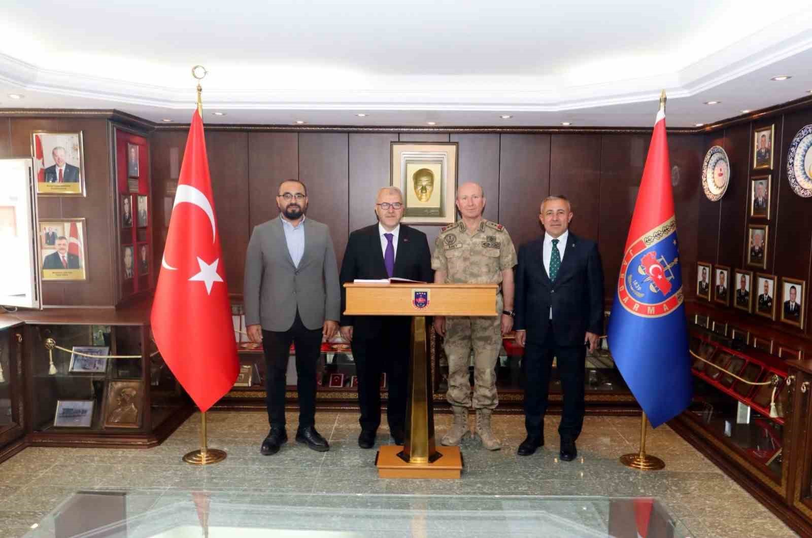 AK Parti heyeti Bilecik Jandarma Eğitim Komutanı İlbey ile bir araya geldi