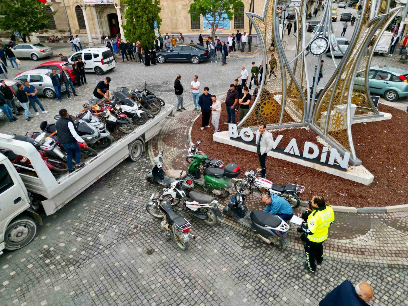 Polis denetiminde 52 motosiklet trafikten men edildi