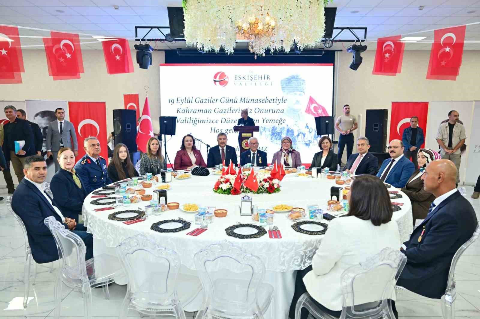Vali Yılmaz’dan gaziler onuruna yemek programı