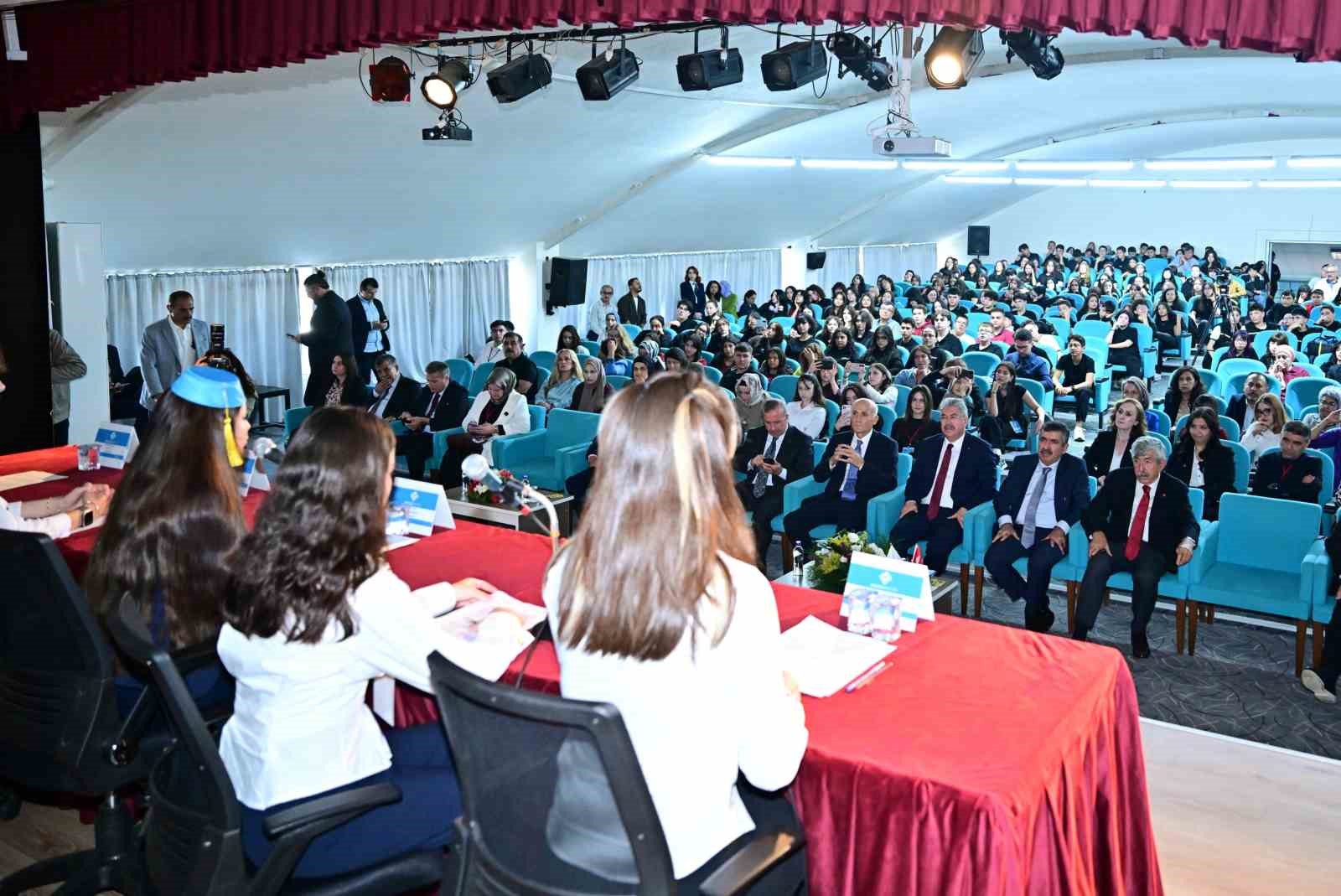 Eskişehir’de ’Yazar Okumaları - Cengiz Dağcı Okumaları’ programı gerçekleştirildi