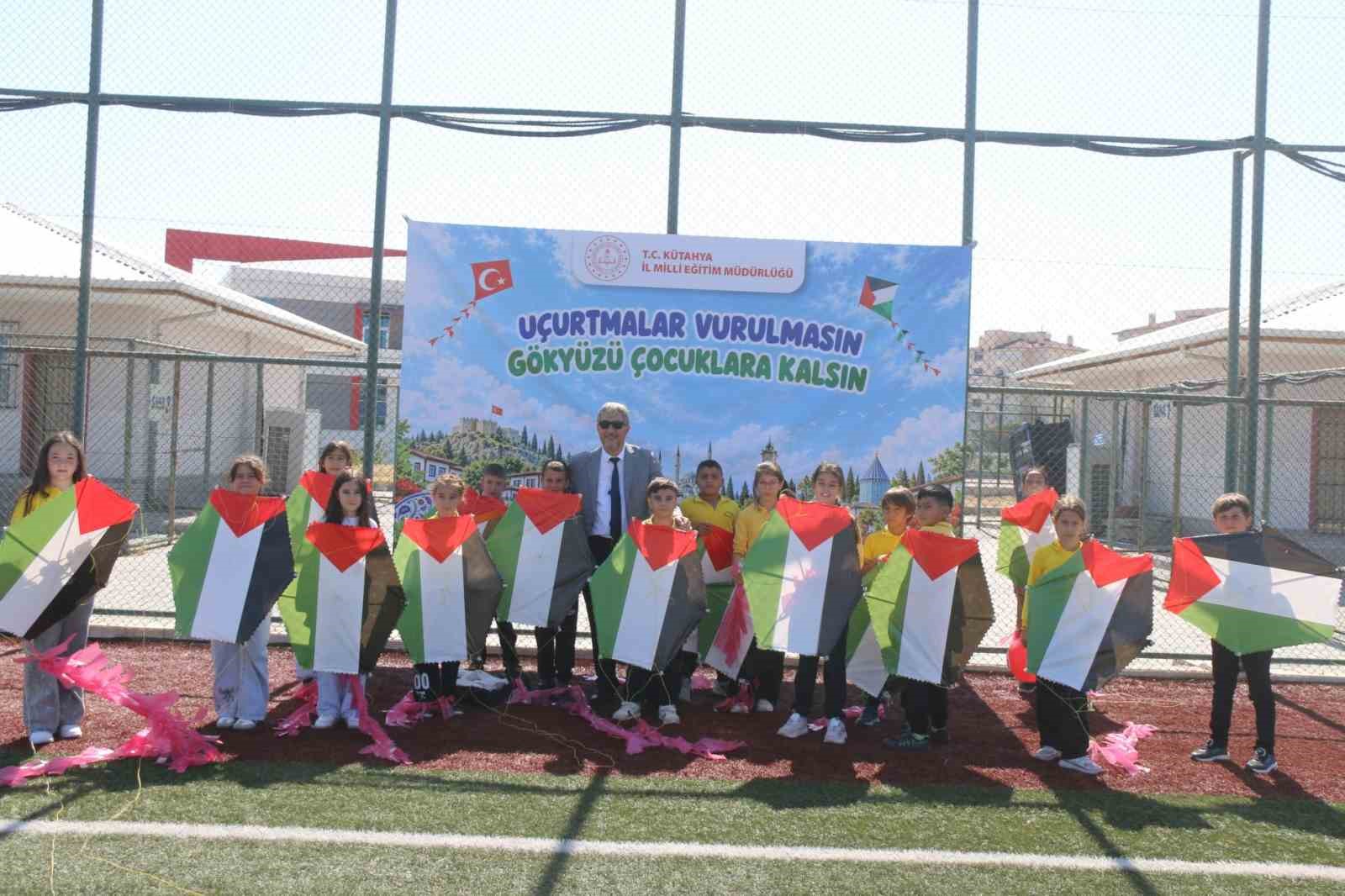 Kütahya’da öğrencilerden Gazze’deki çocuklara uçurtmalı mesaj