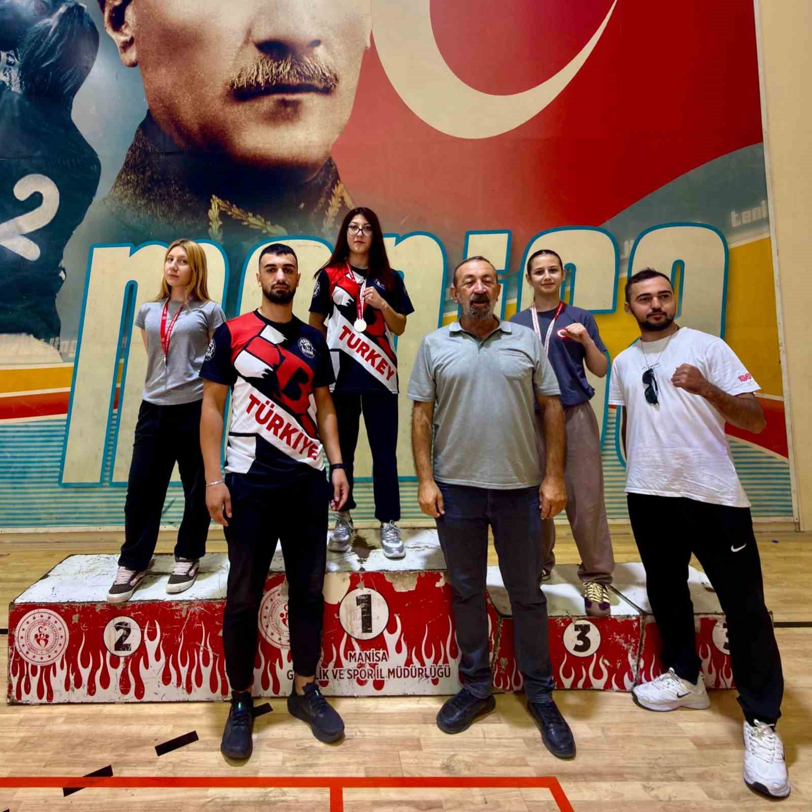 Bilecikli sporcular Muaythai Zafer Kupası’nda 8 derece elde etti