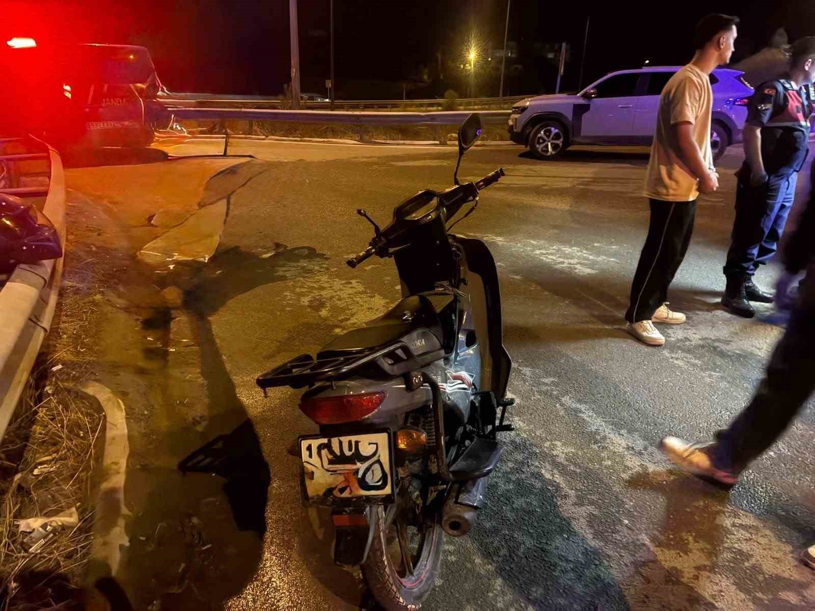 Motosikletle otomobil çarpıştı, 1 yaralı