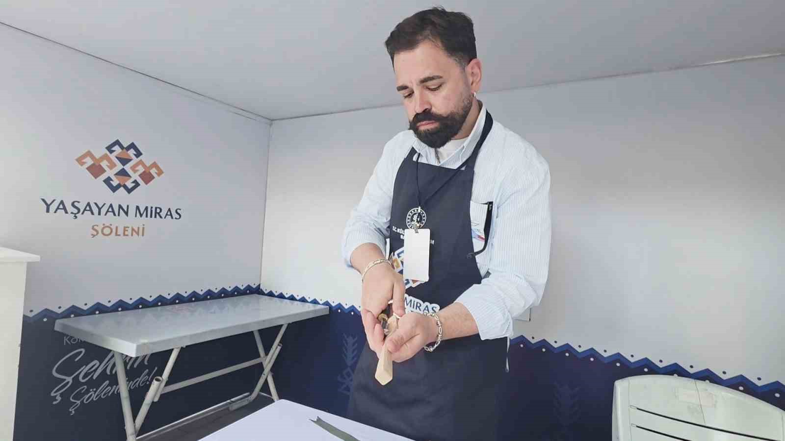 Ahşap kaşık oyma sanatçısı, geleneksel sanatı günümüz formlarıyla buluşturuyor