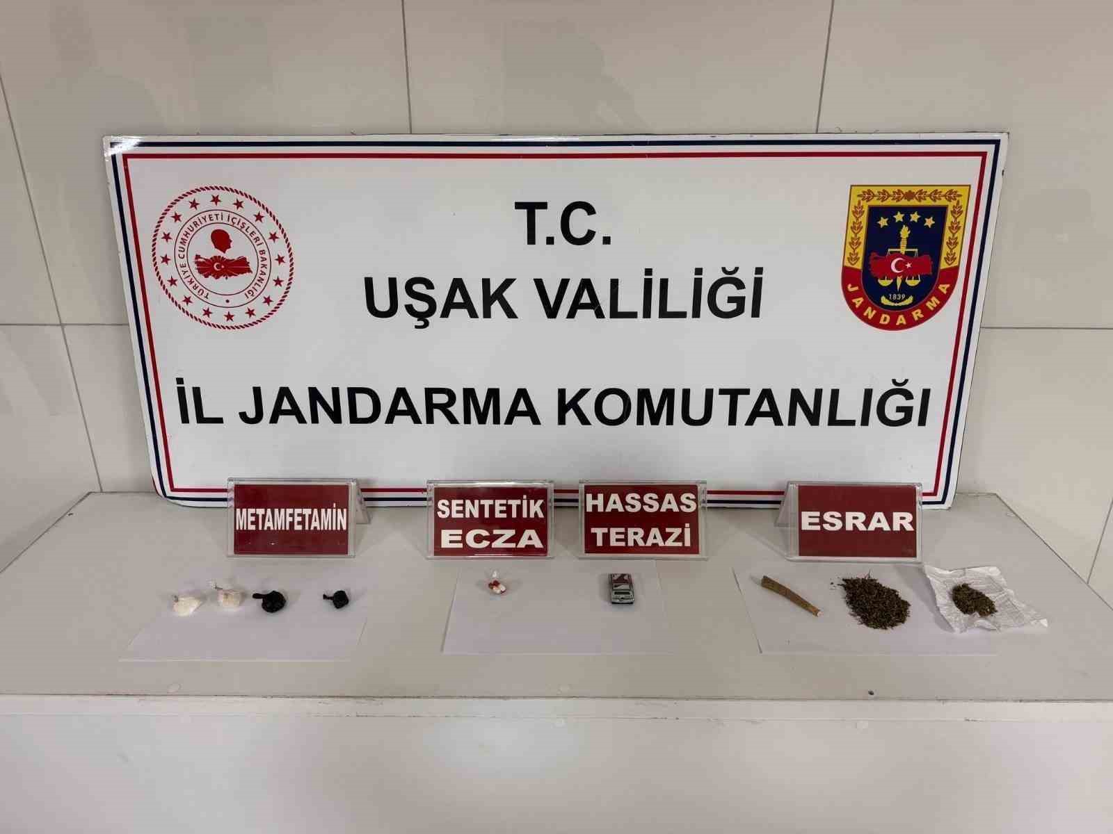 Uşak’ta jandarmadan uyuşturucu operasyonunda 4 kişi tutuklandı