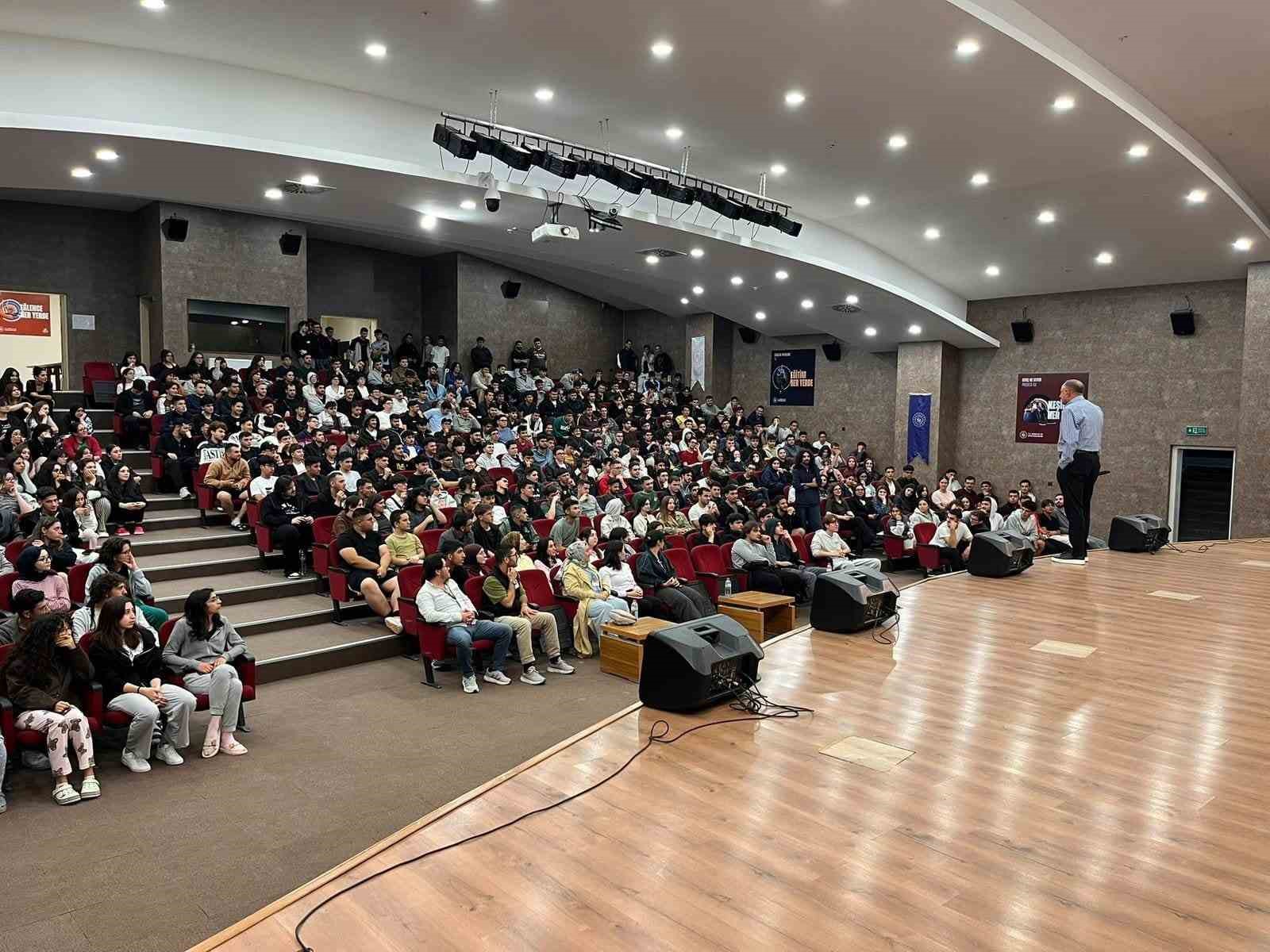 GSB Eskişehir’den yeni öğrencilere uyum toplantısı