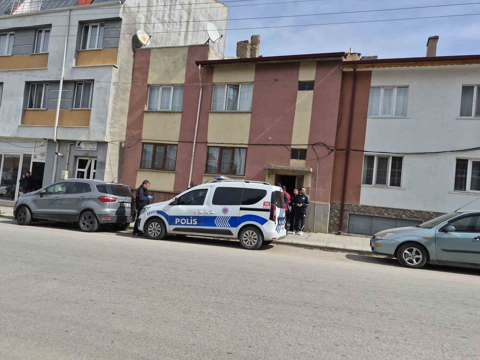 Eskişehir’de 52 yaşındaki adam merdivenin altında ölü bulundu