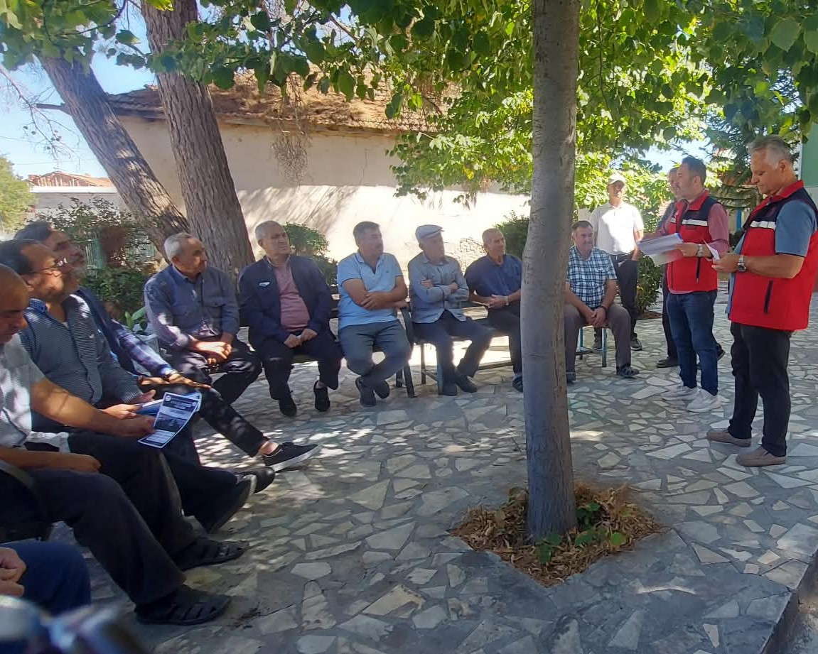 Uşak’ta tarım ekipleri üreticilerle bir araya geliyor