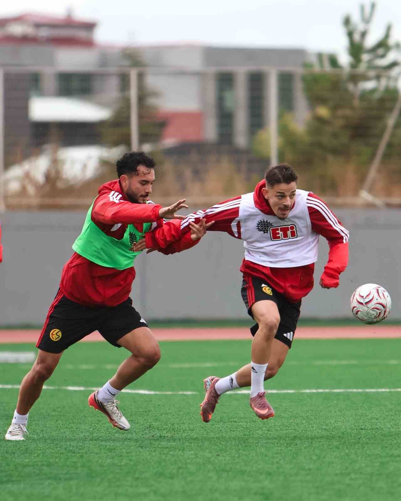Eskişehirspor, 1922 Akşehir SK maçı için hazırlanıyor