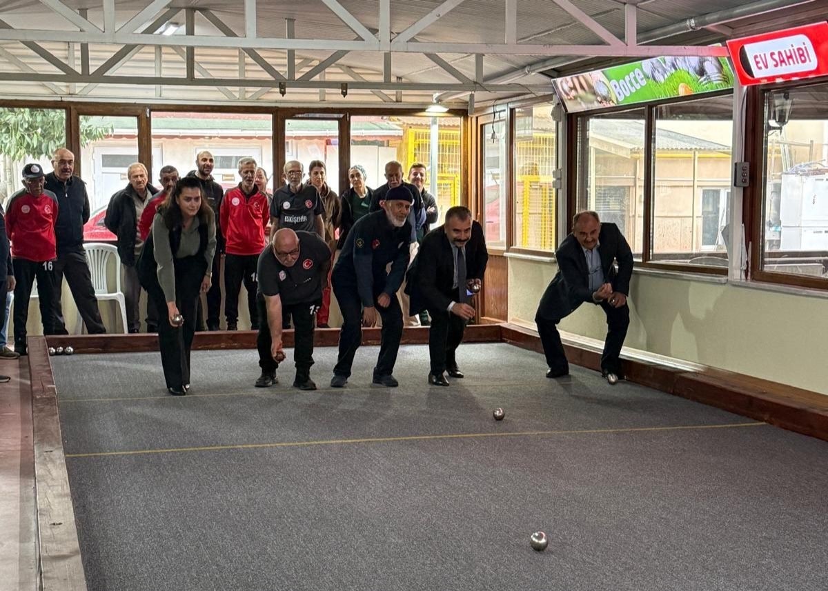 Eskişehir’de huzurevi sakinleri Bocce Dostluk Maçı etkinliğinde bir araya geldi