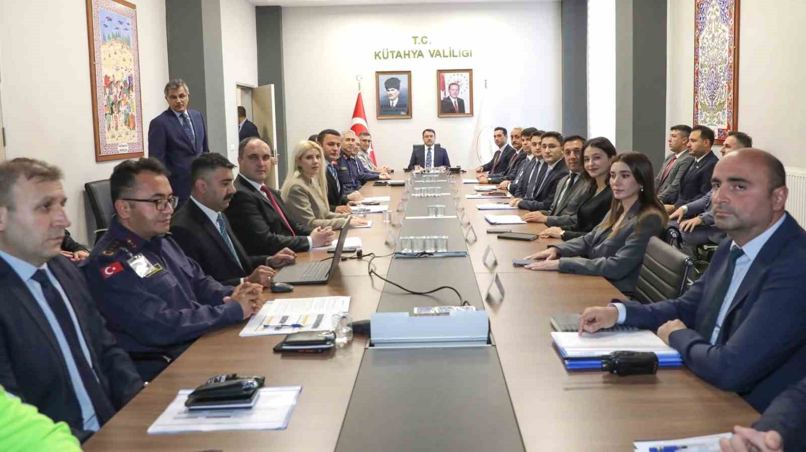 Kütahya’da uyuşturucu, kaçakçılık ve trafik güvenliği masaya yatırıldı