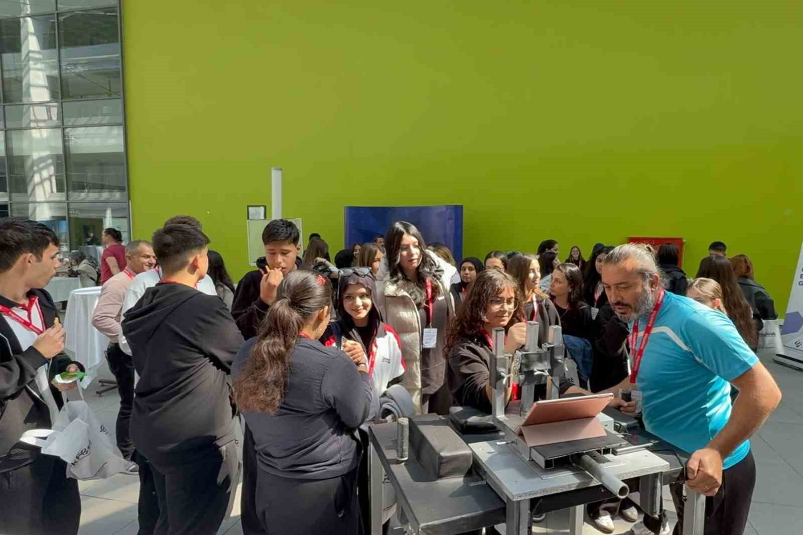 BŞEÜ’de yenilikçi buluşlar ESTEKFEST 2026’da tanıtıldı