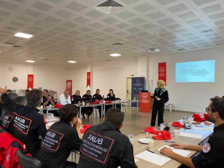 Kütahya’da AKUB gönüllülerine psikolojik ilk yardım eğitimi