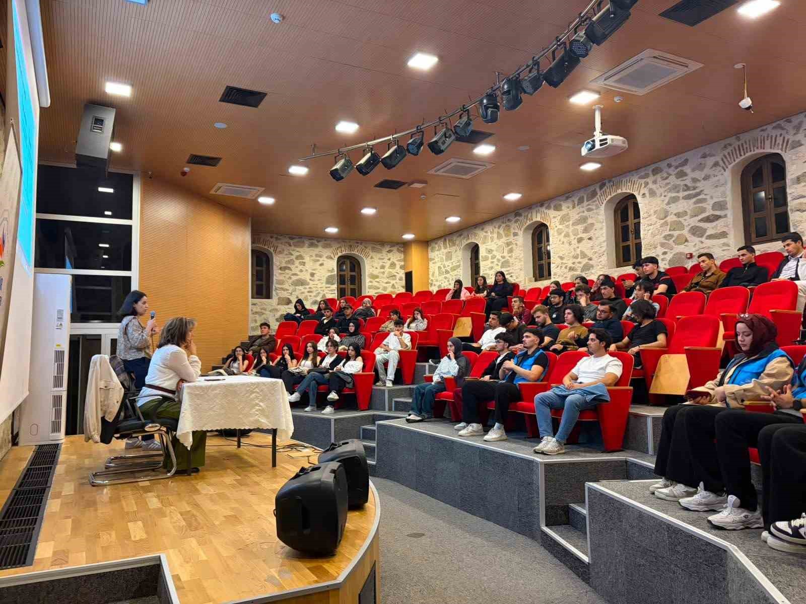 Öğrenci yurdunda Kur’an-ı Kerim eğitimi sürüyor