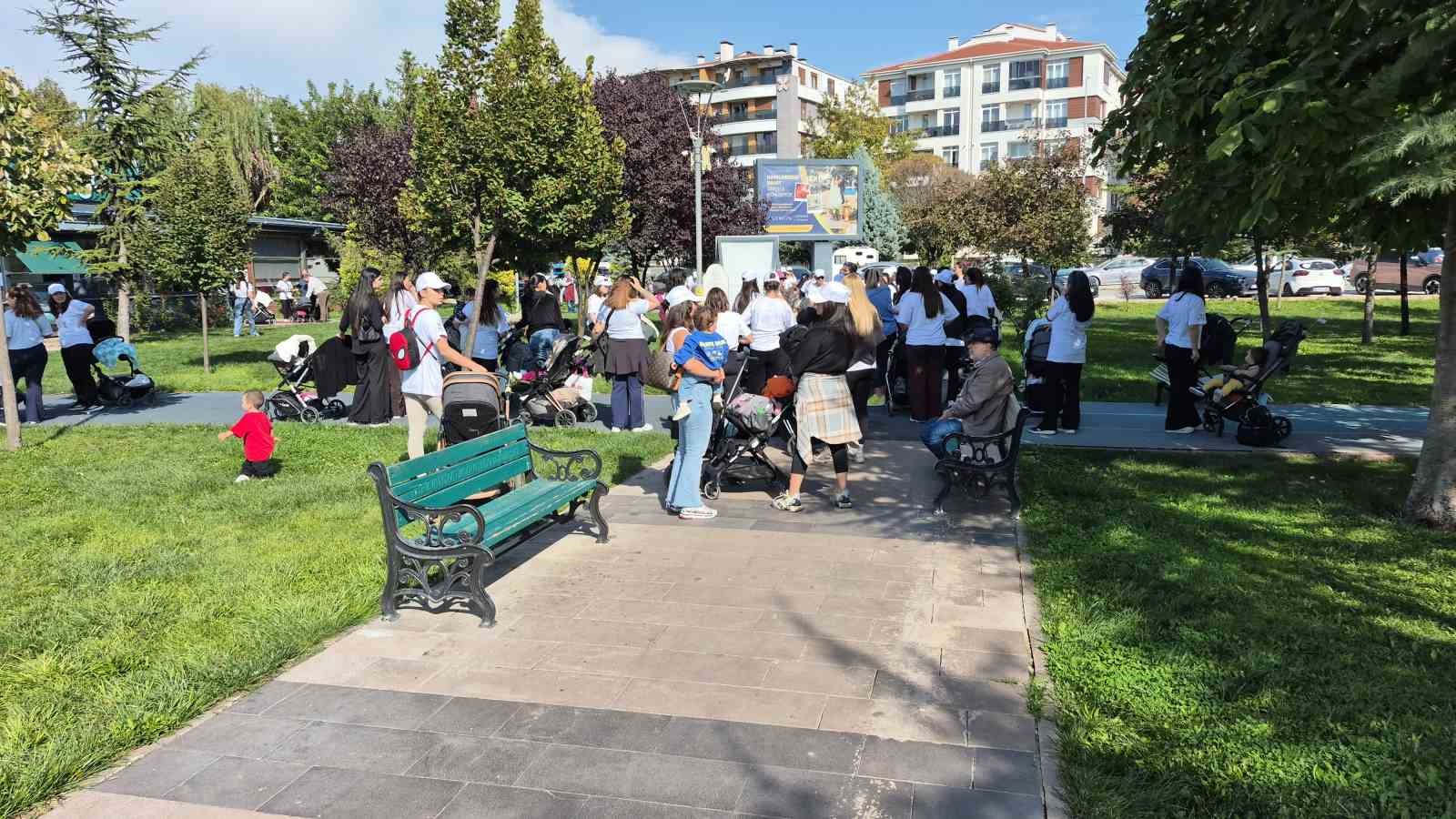 Eskişehir’de bebekli 75 anneyi parktan çıkardılar