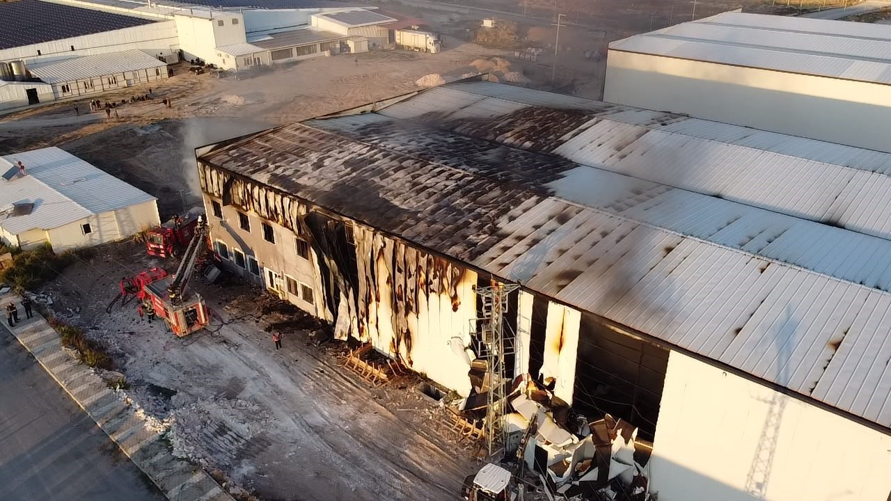 Fabrika yangını büyümeden söndürüldü