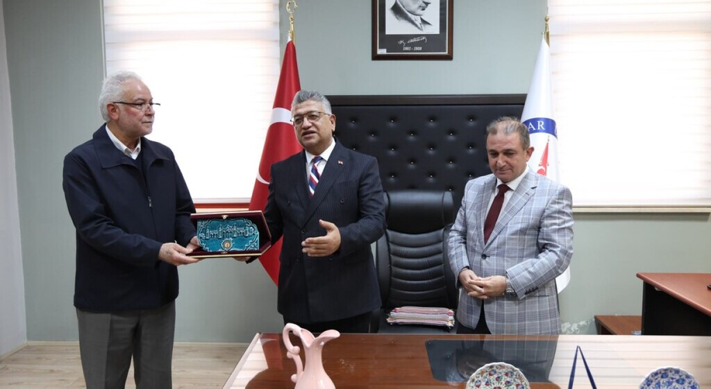 DPÜ Güzel Sanatlar Fakültesi’nde dekanlık görevine Prof. Dr. Ayhan Kahraman atandı