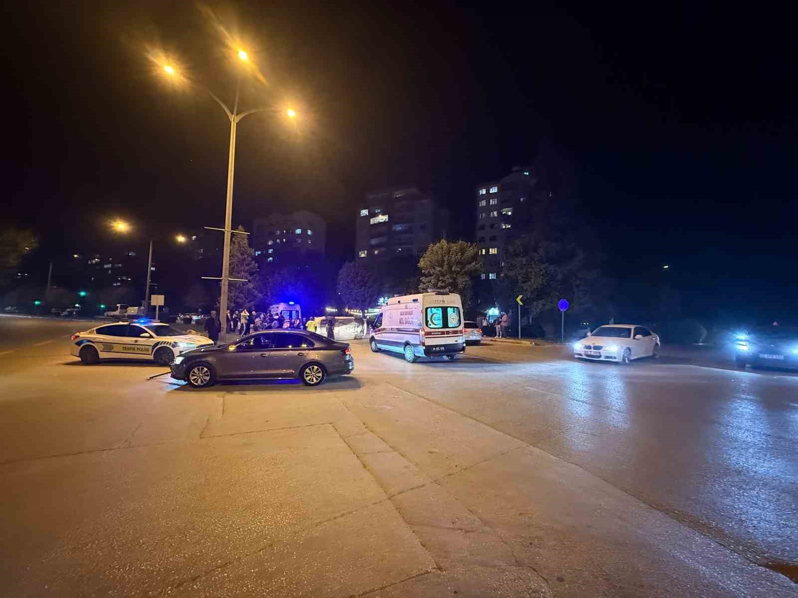 Eskişehir’de 2 otomobil çarpıştı, 1’i yan yattı