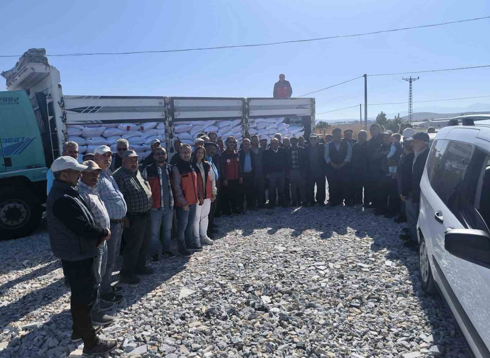 Üreticilere hibe destekli buğday tohumu dağıtıldı
