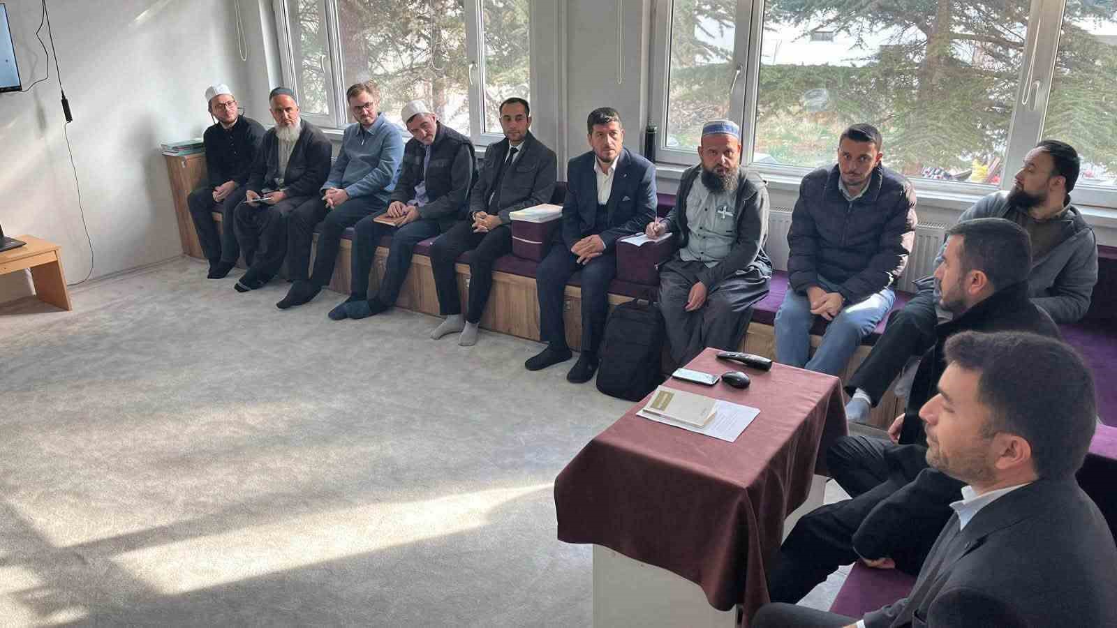 Altıntaş’ta vaaz becerilerini geliştirme kursu başladı