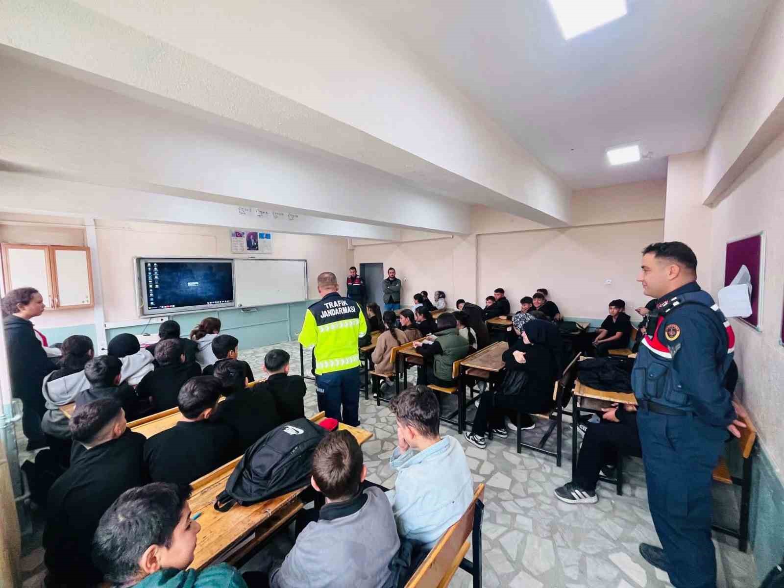 Çobanlar’da "Trafik Dedektifleri Projesi" eğitimi