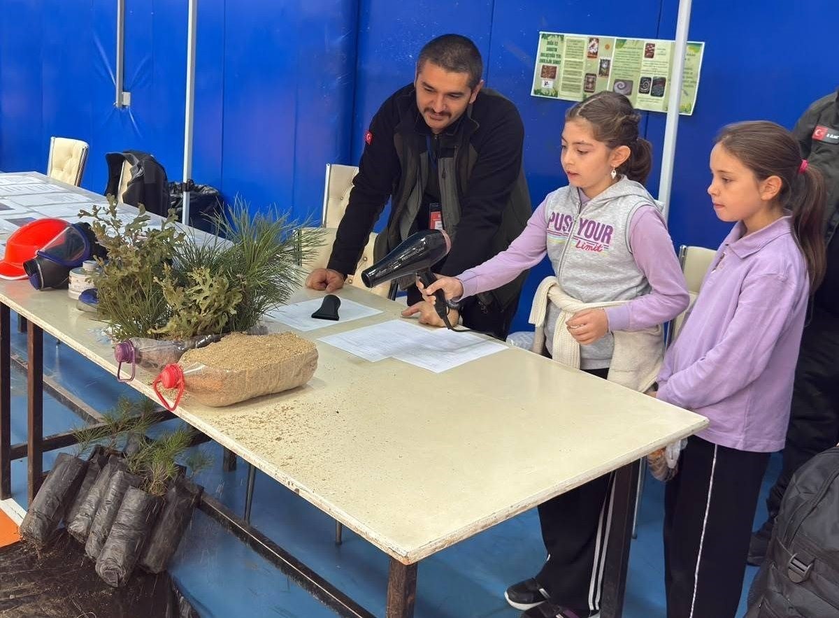 Emet’te Bilim Festivali’nde çocuklara erozyon eğitimi