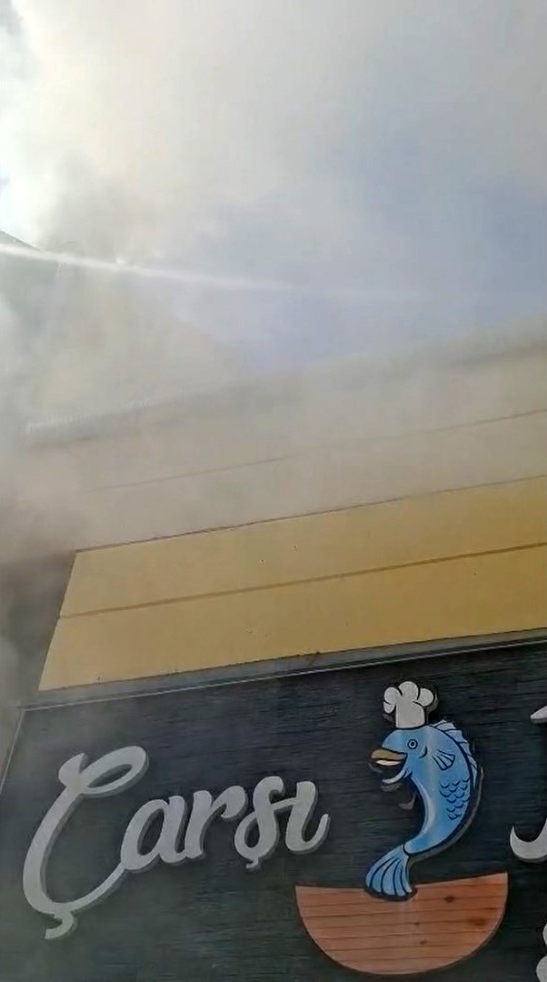 Balıkçı bacasında çıkan yangın paniğe neden oldu