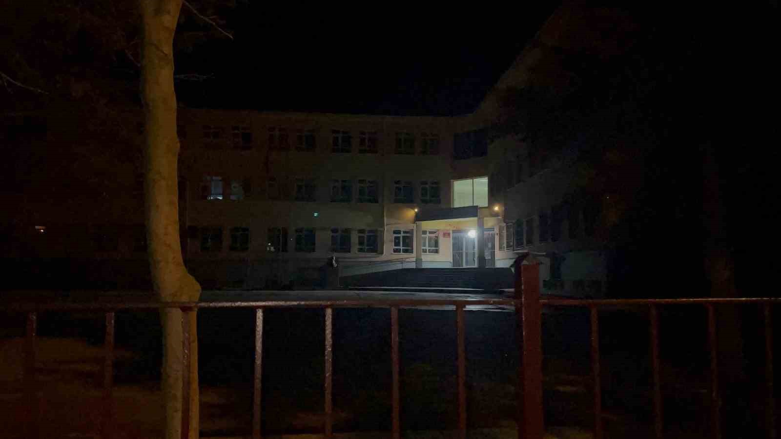 Okul bahçesinde baba ve oğlunun darbedilip bıçaklanmasına ilişkin davaya devam edildi