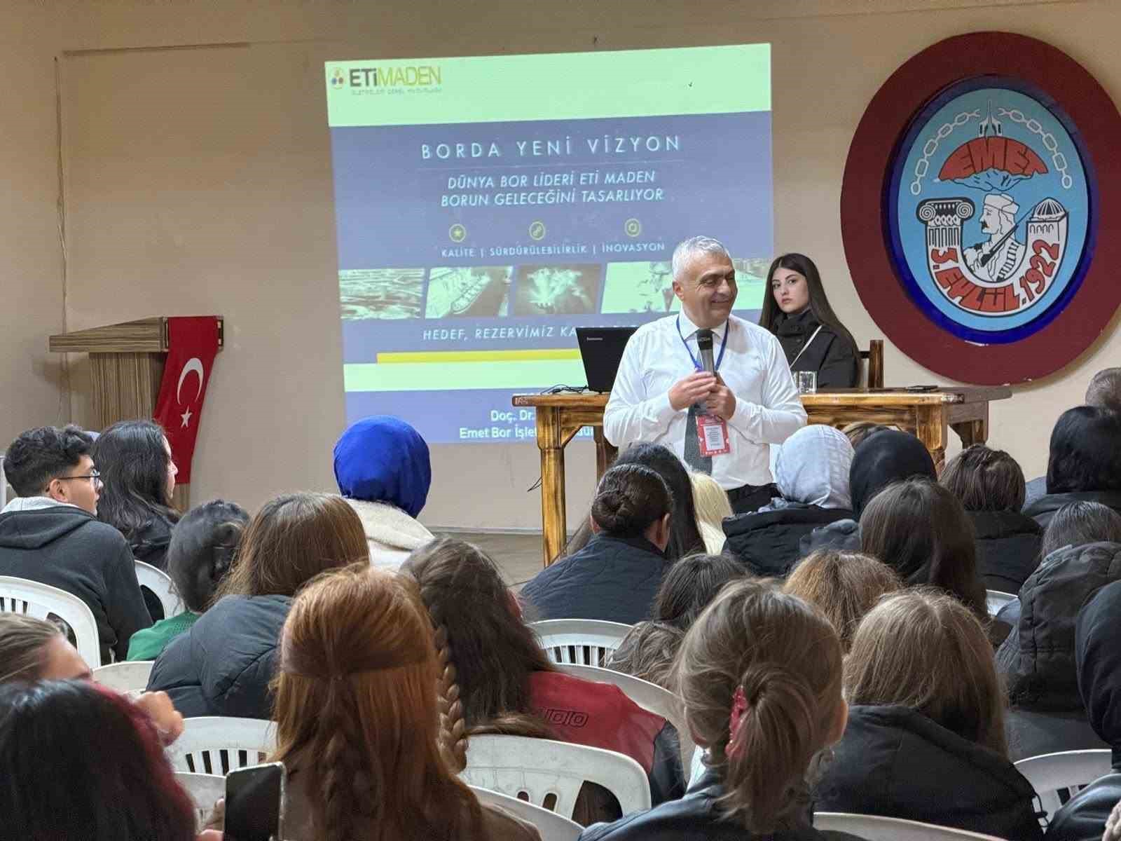 Emetli öğrenciler borun geleceğini bilimle keşfetti