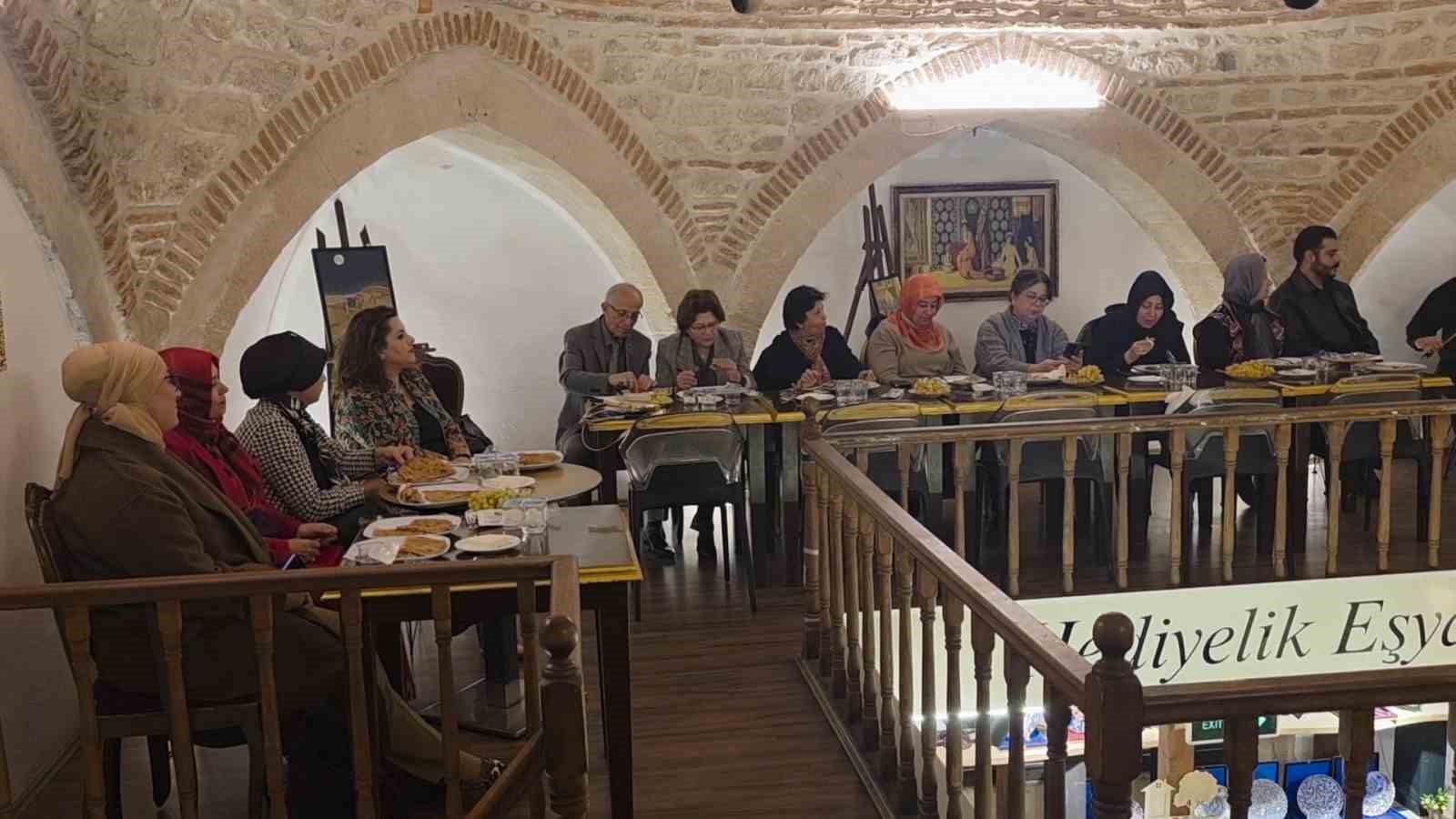 Kütahya’da 600 yıllık tarihi hamam, sanatçıların buluşma noktası oldu