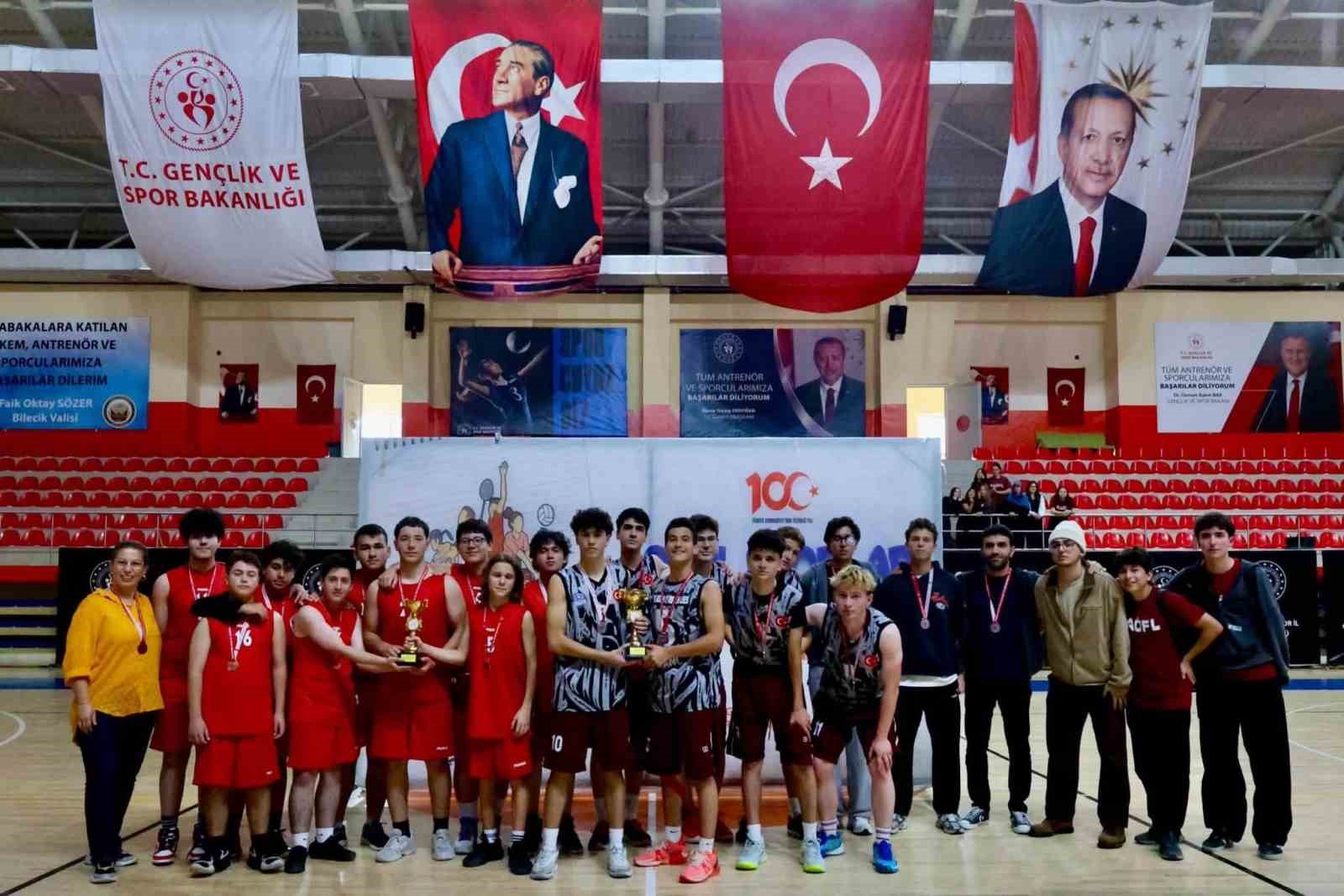 Bilecik’te basketbol müsabakalarında madalyalar sahiplerini buldu
