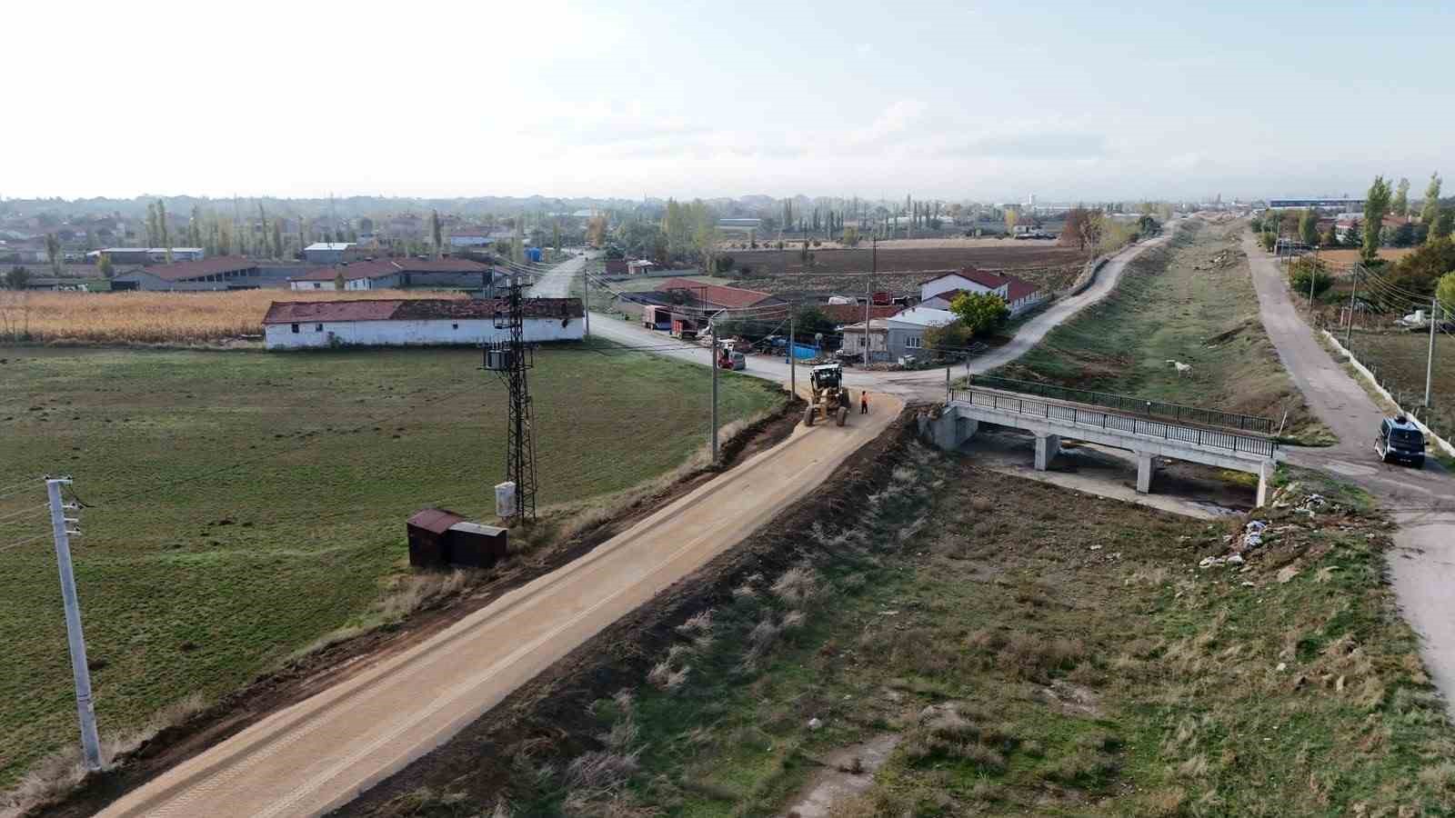 Bolvadin Erkmen Mahallesi’nde üst yapı çalışmaları sürüyor