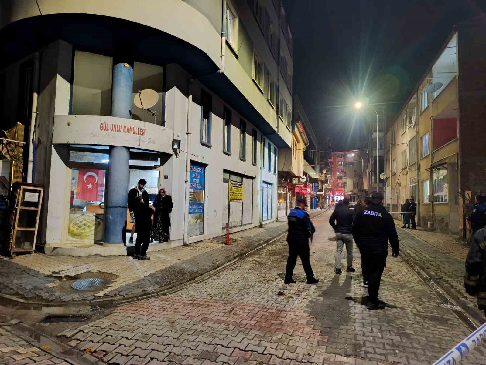 Afyonkarahisar’da 4 katlı bina tedbir amacıyla boşaltıldı