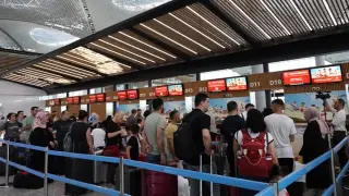 AB’nin Yeni Giriş/Çıkış Sistemi Sınırlarda Uzun Kuyruklara Neden Oldu