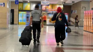 Trende Ayağı Sıkışan Kadın Yolcu İtfaiye Tarafından Kurtarıldı