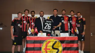 Hatipoğlu: ''Birlik olacağız, inanacağız ve Eskişehirspor’umuzu hak ettiği yere mutlaka taşıyacağız”