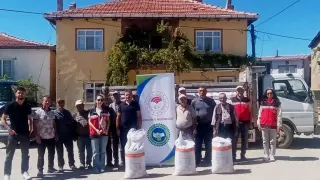 Hisarcık Karbasan köyünde organik adaçayı üreticilerine gübre desteği