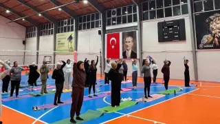 Sivrihisar’da kadınlara yönelik pilates kursu 57 kişinin katılımıyla başladı