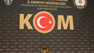 Polis yaptığı baskında nesli tükenmekte olan maymun yakaladı