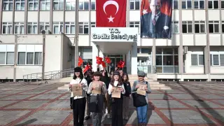 Miniklerin Cumhuriyet coşkusu sokaklara taştı