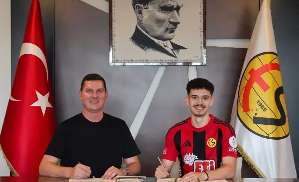 Eskişehirspor Savunmaya Genç Takviye Yaptı