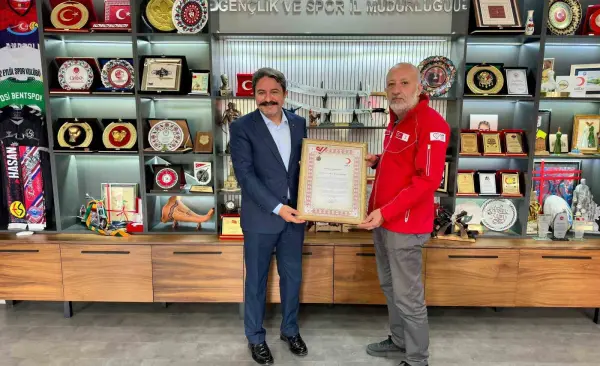 Eskişehir Gençlik ve Spor İl Müdürlüğüne Kızılay’dan bronz madalya