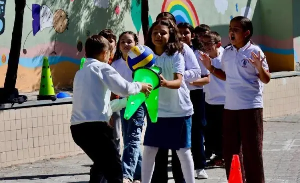Minik öğrenciler sporla hem eğlendi hem hareket etti