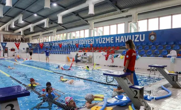 Büyükşehirden yüzme öğrenmek isteyenlere fırsat