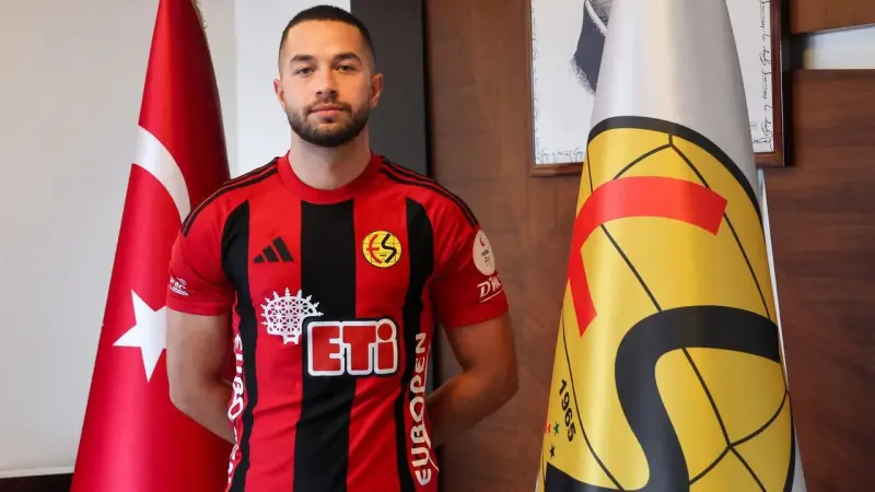 Bora Göymen Eskişehirspor'la devam!