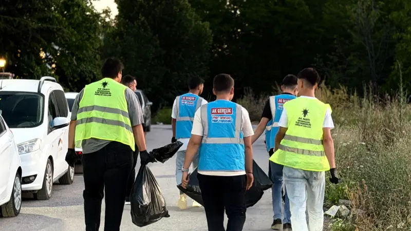 AK Parti Odunpazarı Gençlik Kollarından Çevre Temizliği