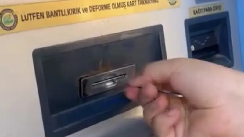 Eskişehir'de Otomattan Kartını Cımbızla Alan Vatandaş