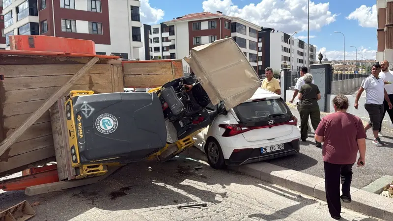 Eskişehir'de Silindir Yüklü Römork Sürücü Adayı Aracını Ezdi