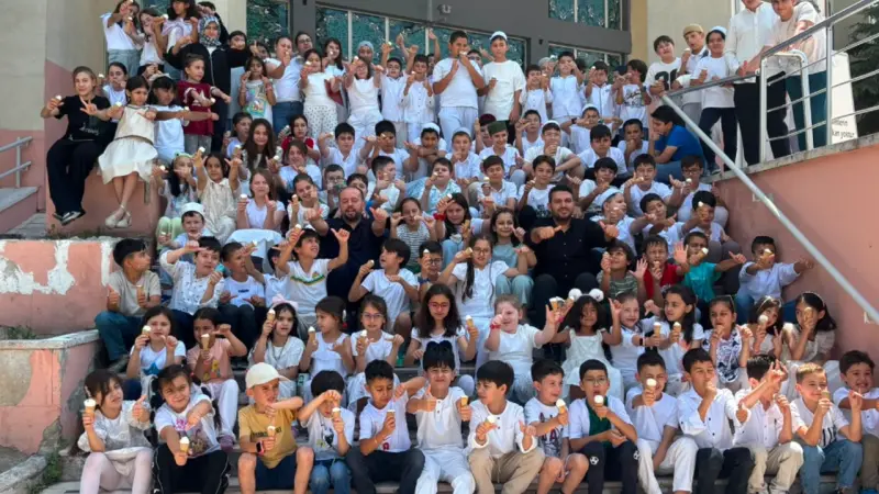 TÜGVA Yaz Okulu’nda Çocuklara Dondurma İkramı