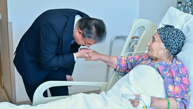 Vali Dr. Erdinç Yılmaz'dan Şehit Annesine Hastanede Ziyaret
